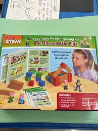 Three Little Pigs Interactive Media Kit : Includes fiction, nonfiction, Spanish language books, STEM Problem Solving Kit, and an interactive storytelling kit.